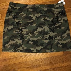 2x camouflage skirt